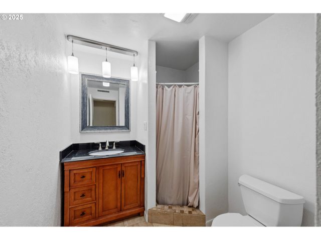 1300 INGERSOLL St, Coos Bay, OR 97420