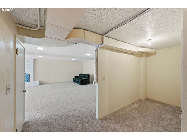 1300 INGERSOLL St, Coos Bay, OR 97420