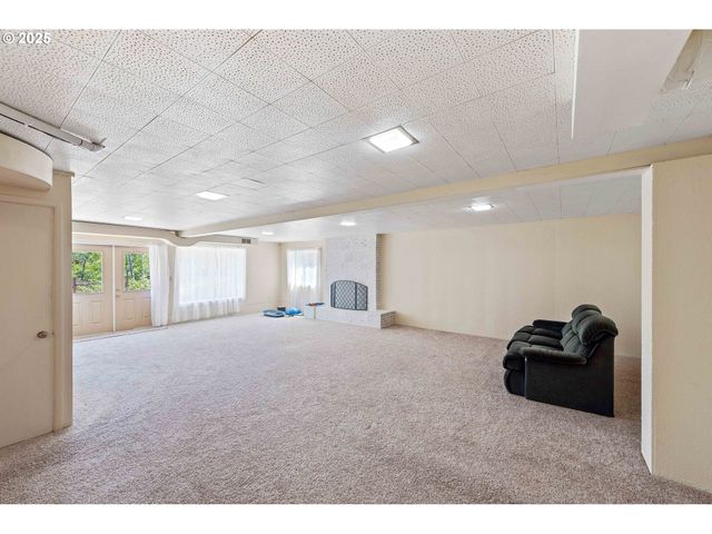 1300 INGERSOLL St, Coos Bay, OR 97420