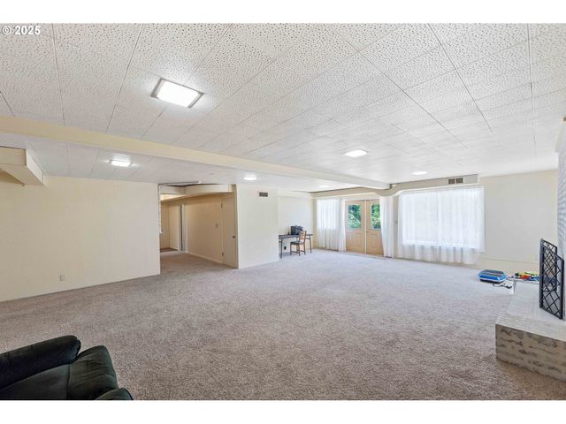 1300 INGERSOLL St, Coos Bay, OR 97420