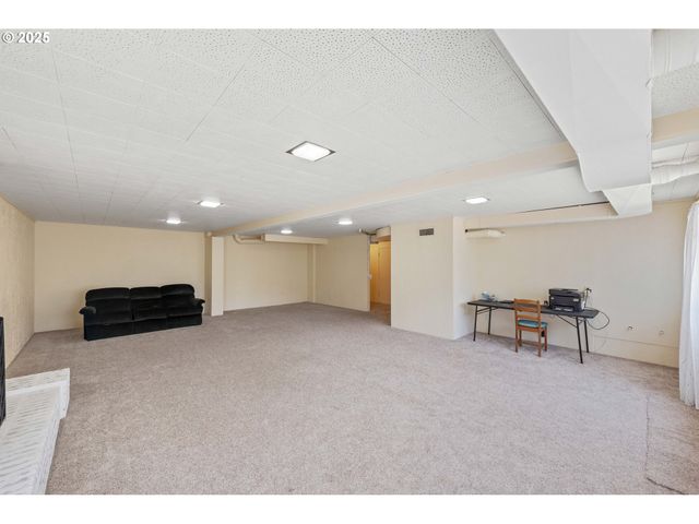 1300 INGERSOLL St, Coos Bay, OR 97420