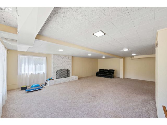 1300 INGERSOLL St, Coos Bay, OR 97420