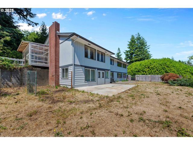 1300 INGERSOLL St, Coos Bay, OR 97420