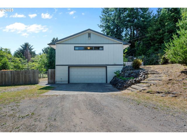1300 INGERSOLL St, Coos Bay, OR 97420