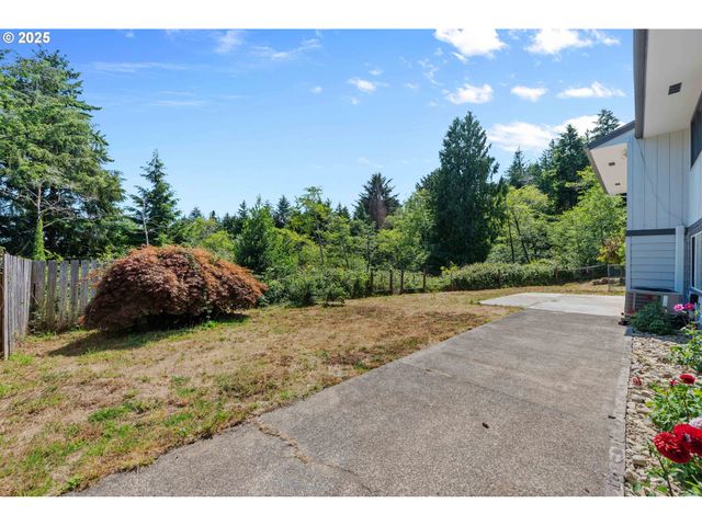 1300 INGERSOLL St, Coos Bay, OR 97420