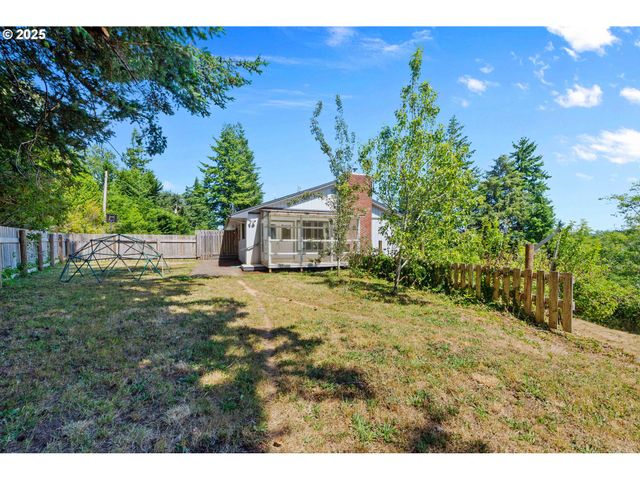 1300 INGERSOLL St, Coos Bay, OR 97420