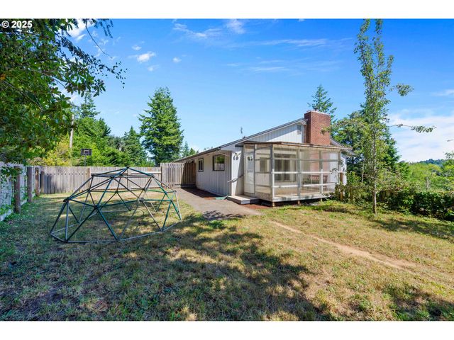 1300 INGERSOLL St, Coos Bay, OR 97420