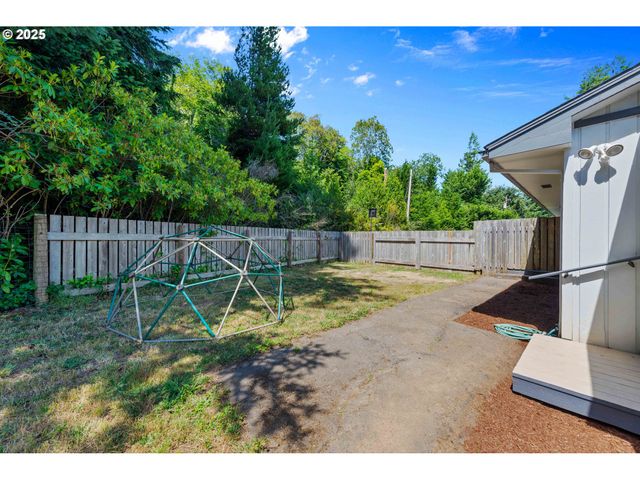 1300 INGERSOLL St, Coos Bay, OR 97420
