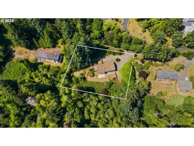 1300 INGERSOLL St, Coos Bay, OR 97420