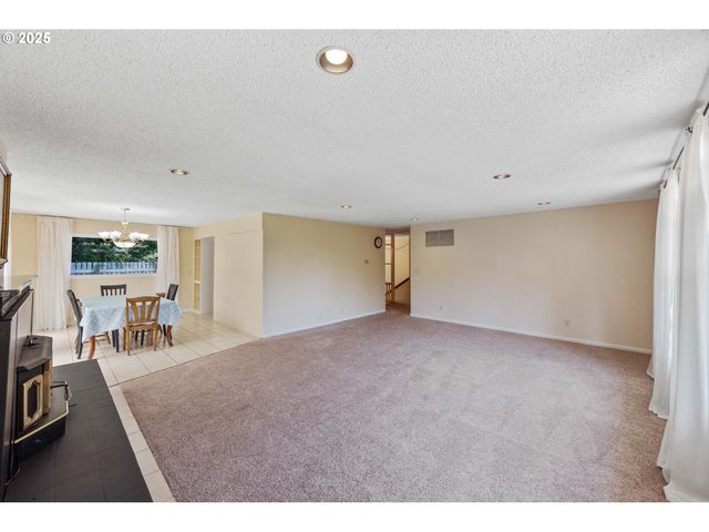 1300 INGERSOLL St, Coos Bay, OR 97420