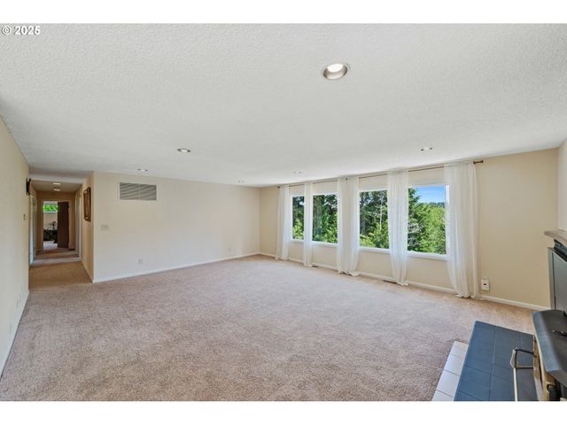 1300 INGERSOLL St, Coos Bay, OR 97420