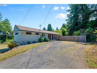 1300 INGERSOLL St, Coos Bay, OR 97420