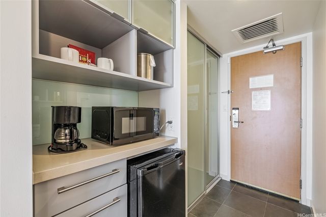 410 Atkinson Drive 933, Honolulu, HI 96814