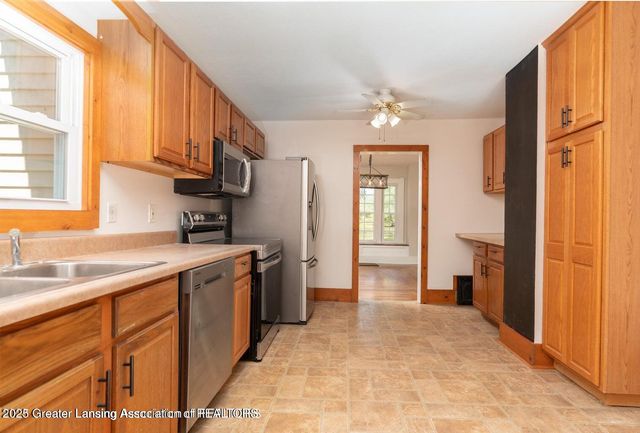 411 Lewis Street, Eaton Rapids, MI 48827