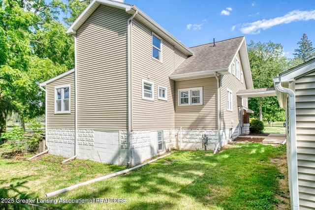 411 Lewis Street, Eaton Rapids, MI 48827