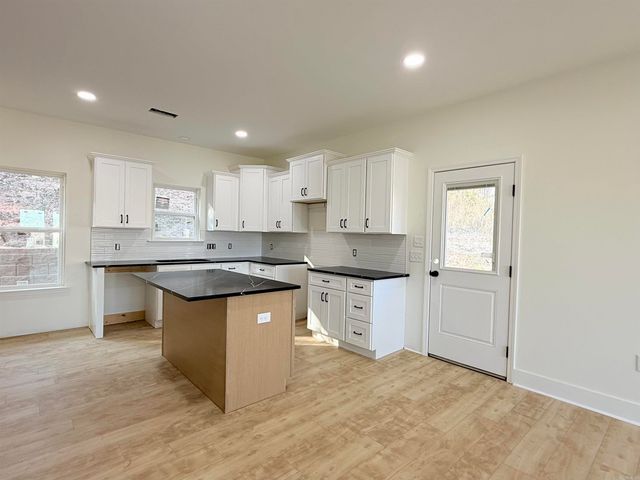 1015 Clinton Court, Alexander, AR 72002