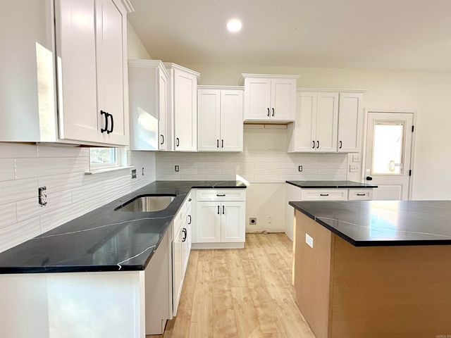 1015 Clinton Court, Alexander, AR 72002