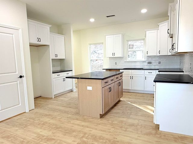 1015 Clinton Court, Alexander, AR 72002