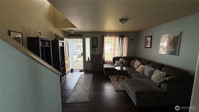 1518 104th St S, Tacoma, WA 98444