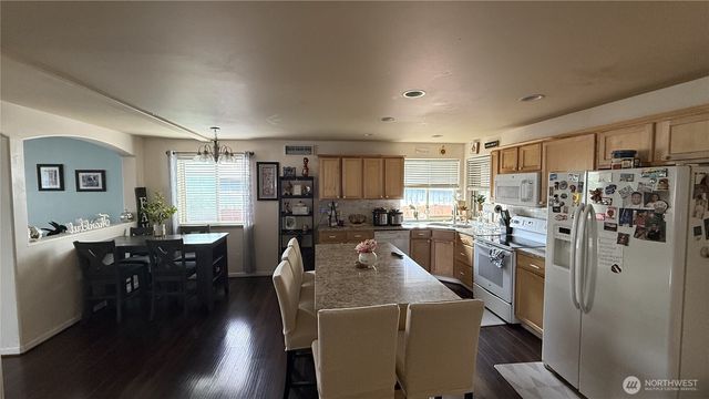 1518 104th St S, Tacoma, WA 98444