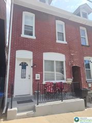 26 North Warren Street, Easton, PA 18042