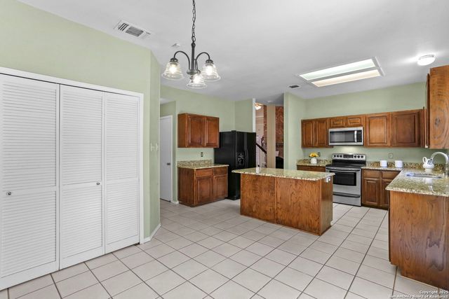 13907 Blenhein Rdg, San Antonio, TX 78231