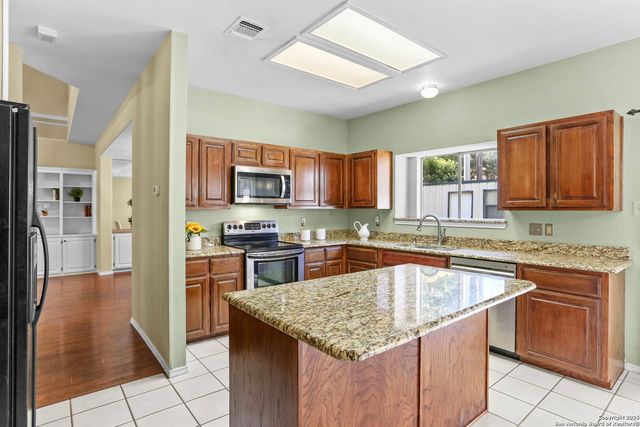 13907 Blenhein Rdg, San Antonio, TX 78231