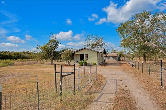 1607 E 4th ST, Taylor, TX 76574