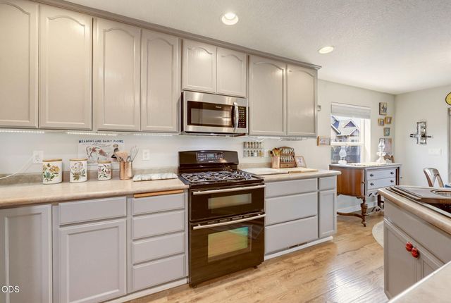 649 Spring Valley Drive, Medford, OR 97501