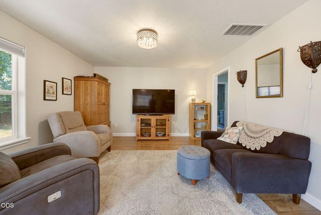 649 Spring Valley Drive, Medford, OR 97501