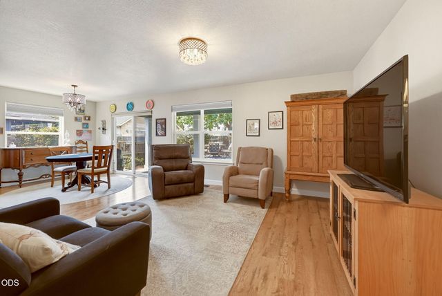 649 Spring Valley Drive, Medford, OR 97501