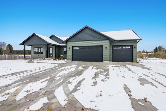 4054 Center Farm Lane, Traverse City, MI 49685