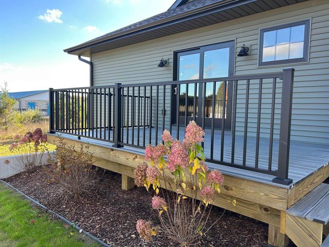 4054 Center Farm Lane, Traverse City, MI 49685