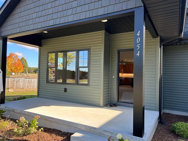 4054 Center Farm Lane, Traverse City, MI 49685