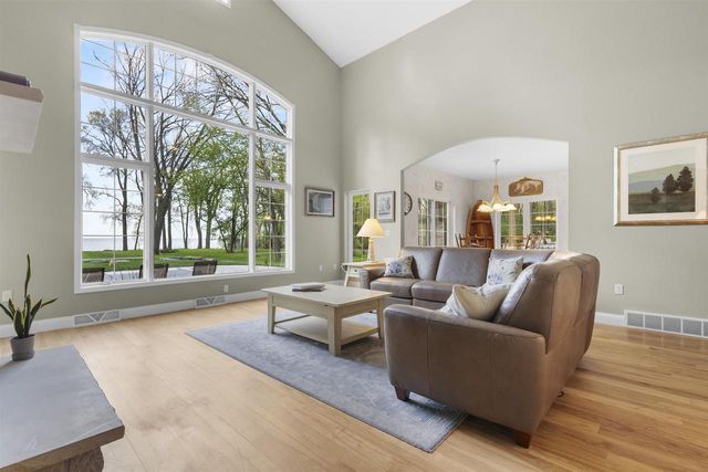 5100 STREICH LANE, Oshkosh, WI 54902