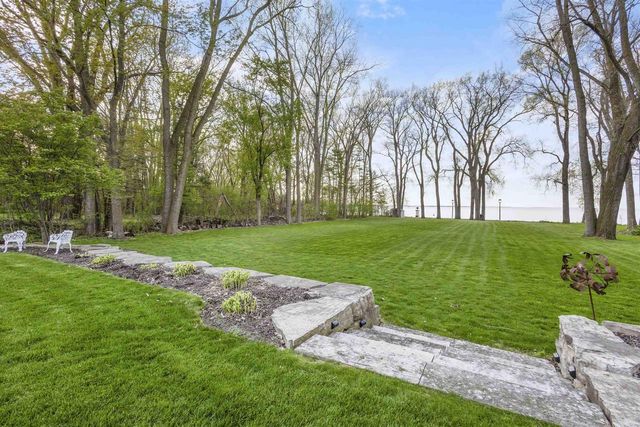 5100 STREICH LANE, Oshkosh, WI 54902