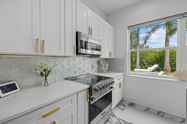 811 30TH COURT E, Bradenton, FL 34208