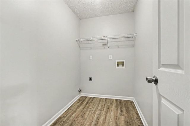 411 Crested View Drive, Loganville, GA 30052