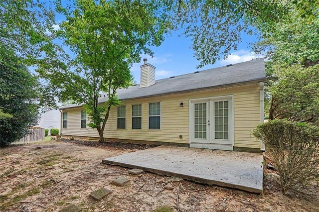 411 Crested View Drive, Loganville, GA 30052