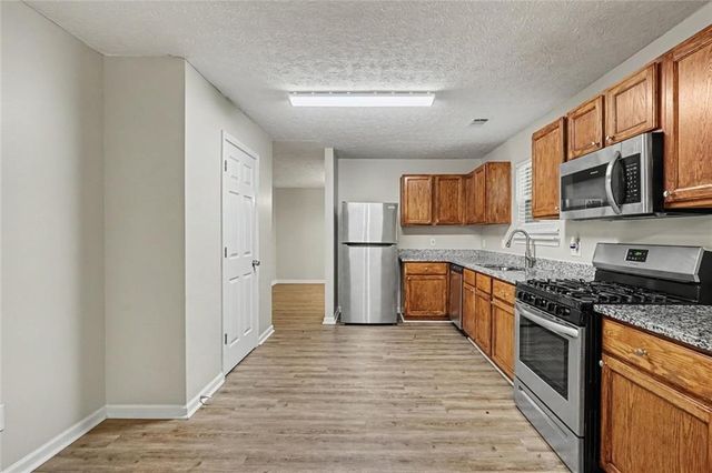 411 Crested View Drive, Loganville, GA 30052