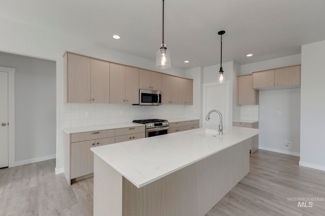 6638 S Warm Lake Ave, Meridian, ID 83642