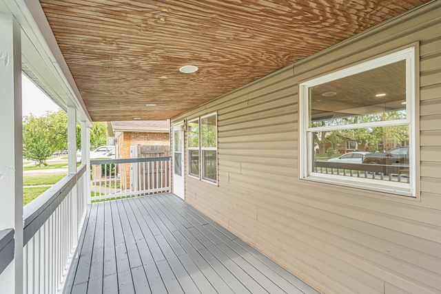 5707 W 82nd Place, Burbank, IL 60459