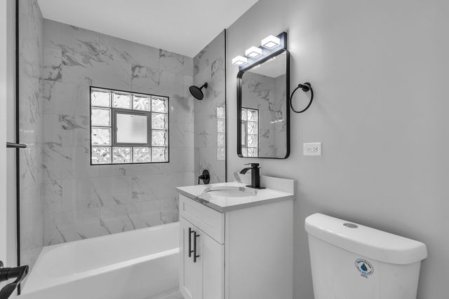 5707 W 82nd Place, Burbank, IL 60459
