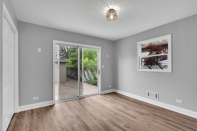 5707 W 82nd Place, Burbank, IL 60459