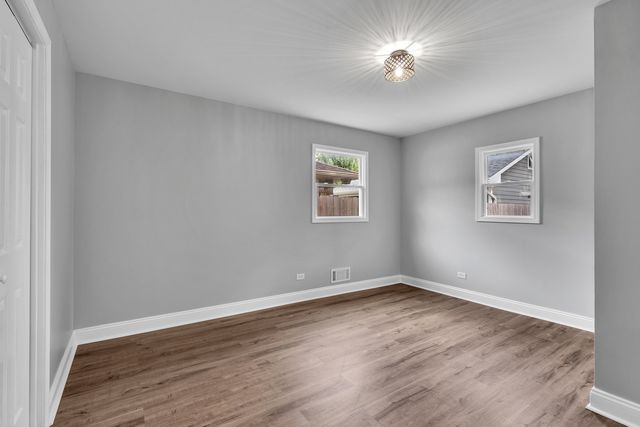 5707 W 82nd Place, Burbank, IL 60459