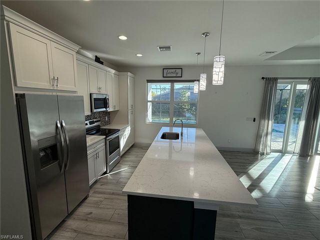 4627 Agualinda BLVD, Cape Coral, FL 33914