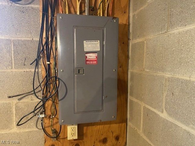 515 Flamos Circle NE, Canton, OH 44704