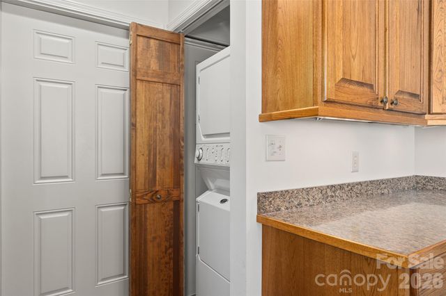 100 Meadowind Court, Waynesville, NC 28786