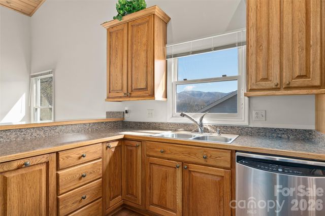 100 Meadowind Court, Waynesville, NC 28786