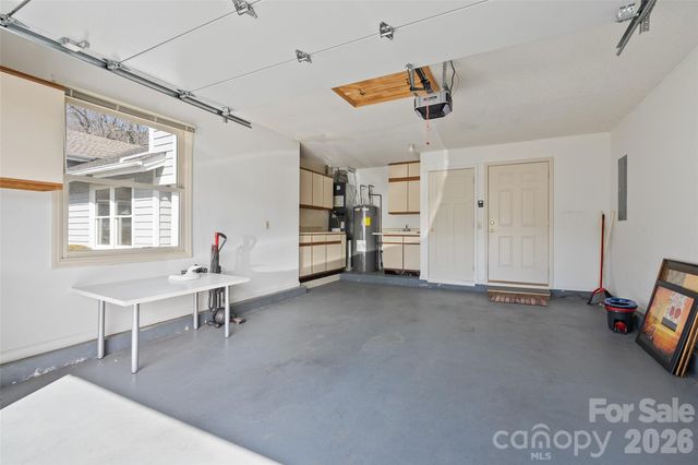 100 Meadowind Court, Waynesville, NC 28786